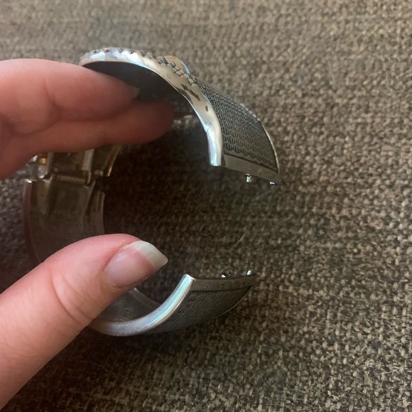 Retro Owl Cuff Bracelet with Closure - Picture 3 of 3